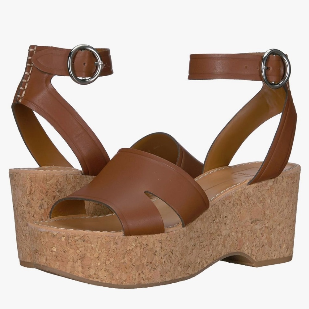 Great condition Dolce Vita Women's Linda Wedge Sandal size 8
